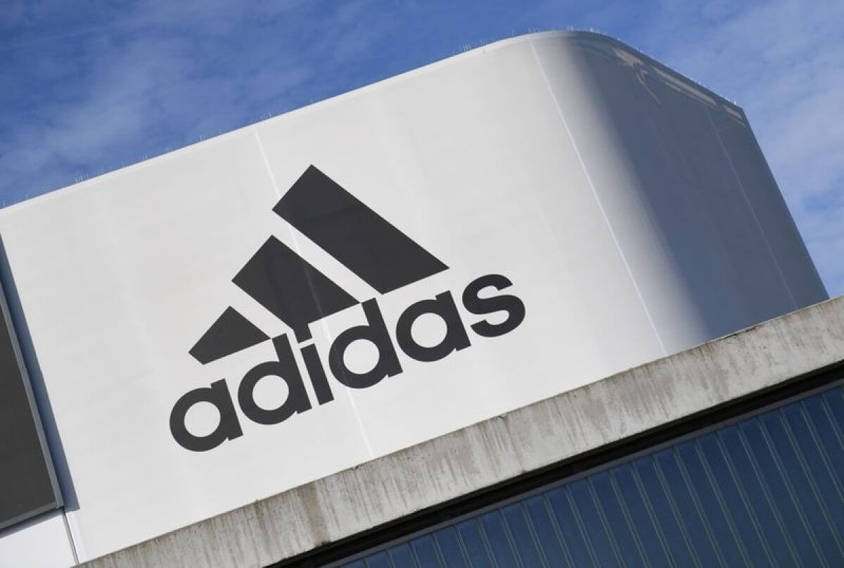 Adidas впервые за 30 лет понес убытки