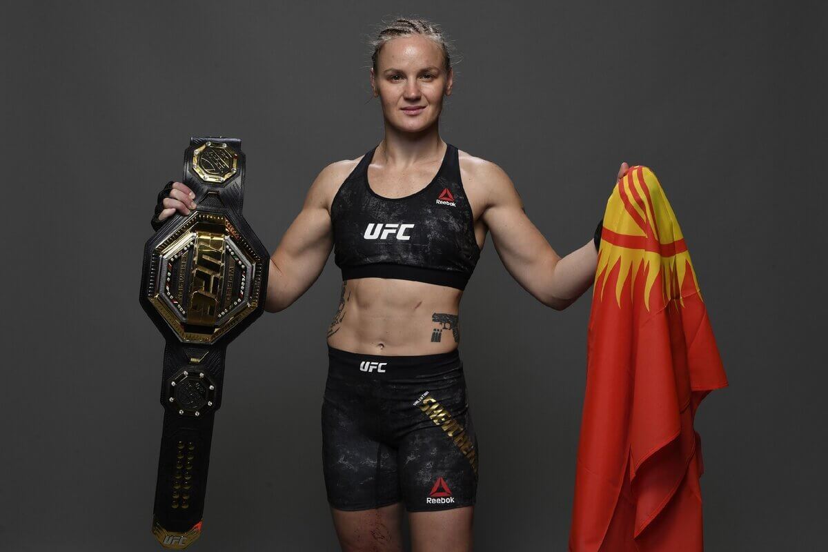 Боец из Кыргызстана снова стала чемпионом UFC