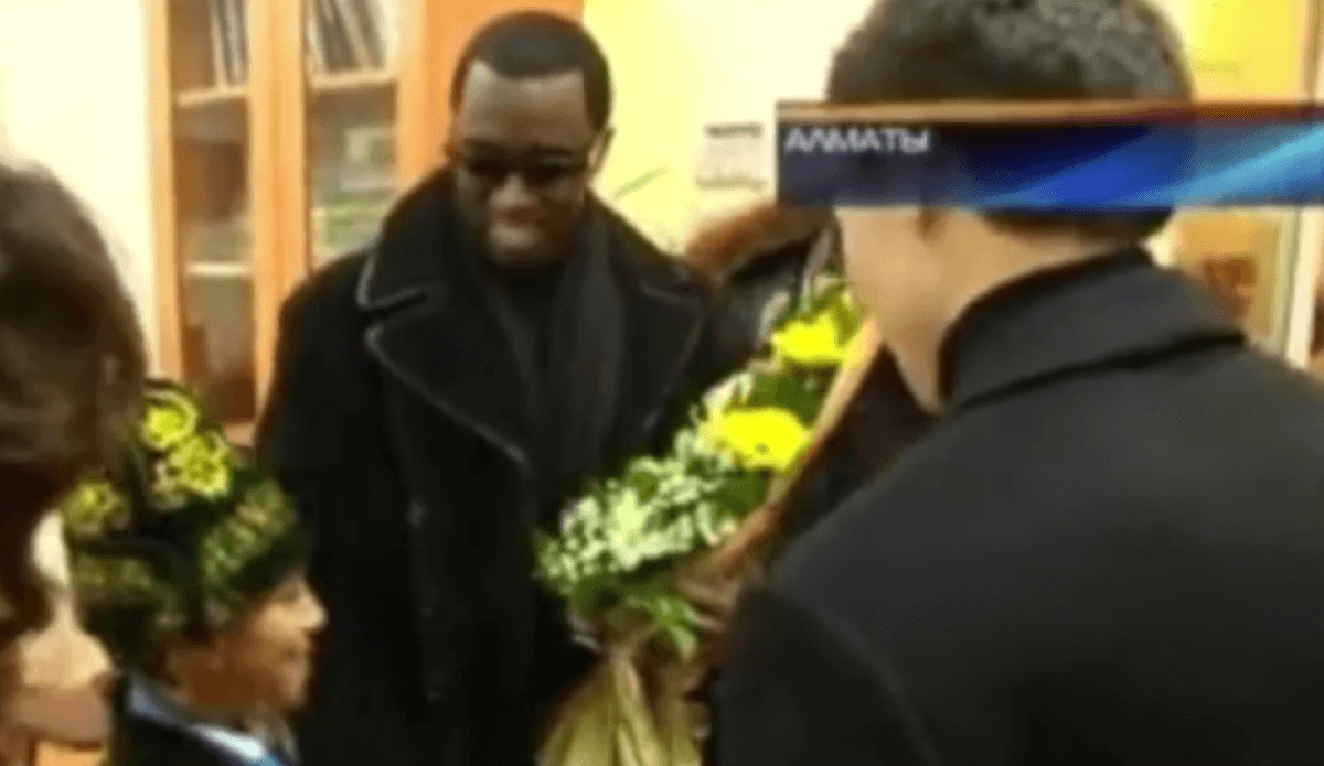 "Ему отдали детей": обвиняемый в педофилии P.Diddy посещал детдом Алматы