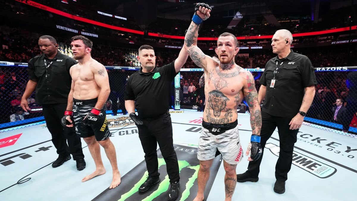 Казахстанский боец устроил потасовку после нокаута на UFC (Видео)