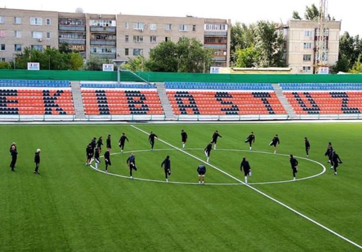 Стычка на поле: судья показал красные карточки в матче Первой Лиги