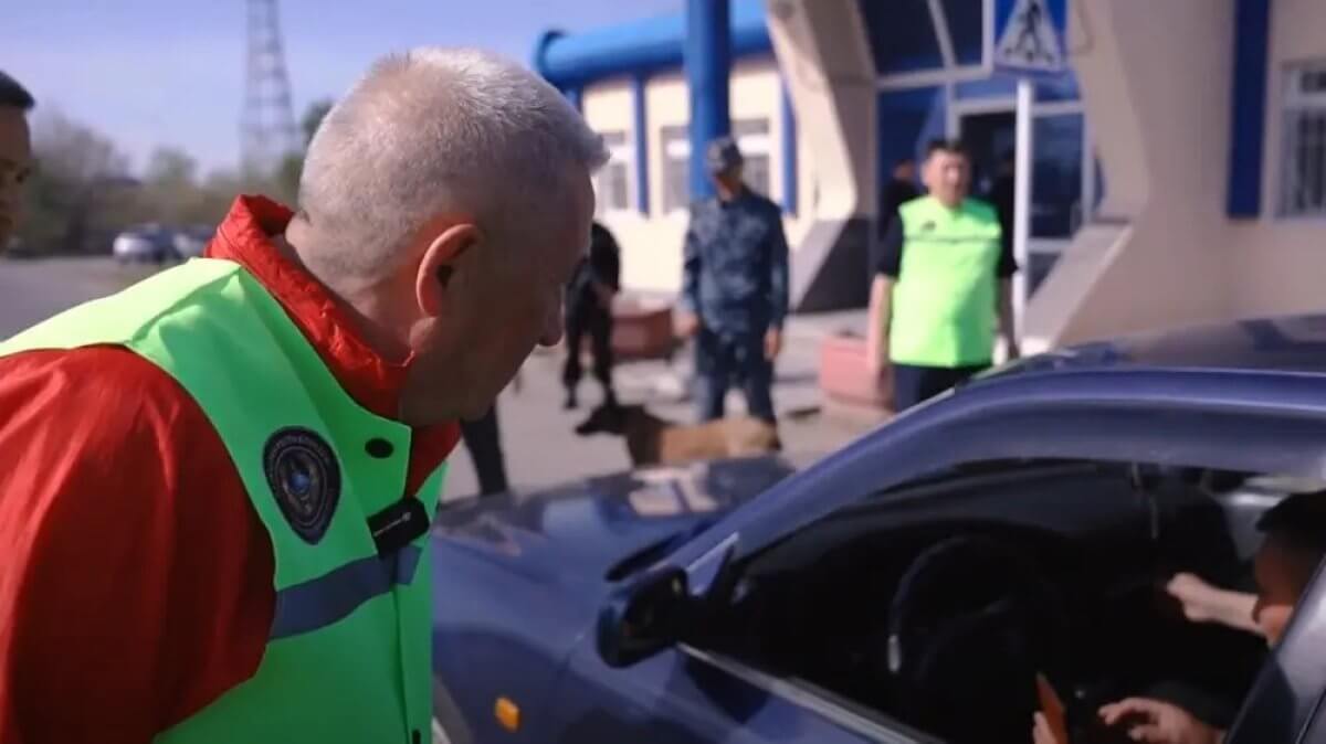 В Астане патрулировать улицы поставили пенсионеров