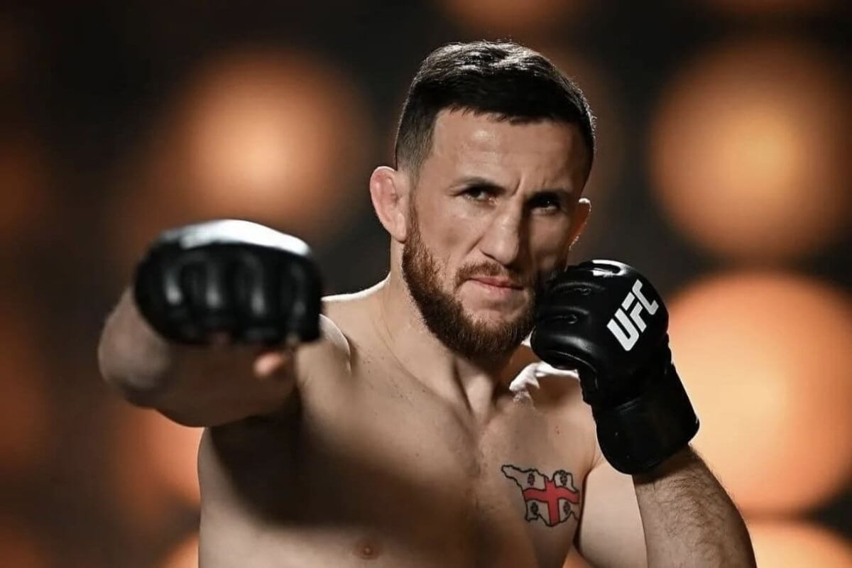 Чемпион UFC вышел на ринг против девушки (видео)