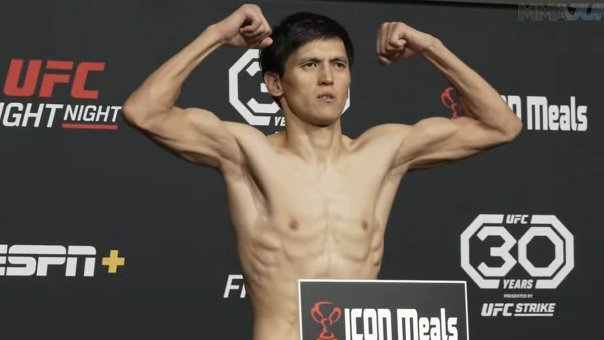Боец из Казахстана на пороге рейтинга UFC