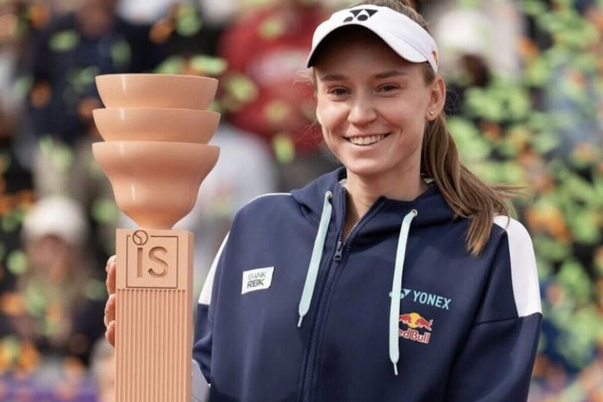 Елена Рыбакина поднялась в рейтинге после триумфа во Франции