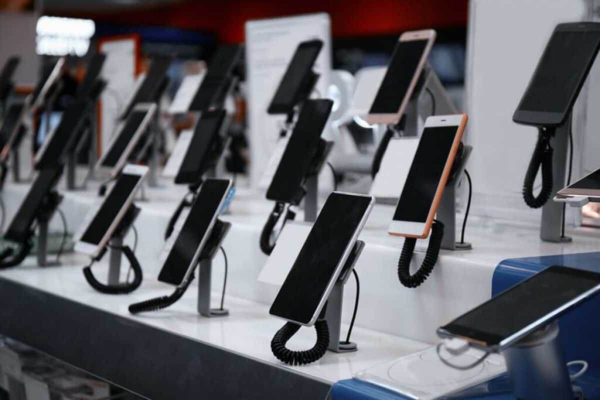 В Казахстане могут резко подорожать сотовые телефоны