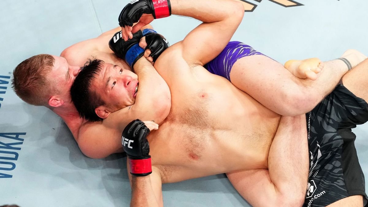 Шавкату Рахмонову "записали" первое поражение в UFC