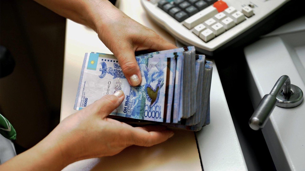 Казахстанцам списывают кредиты: введены новые правила