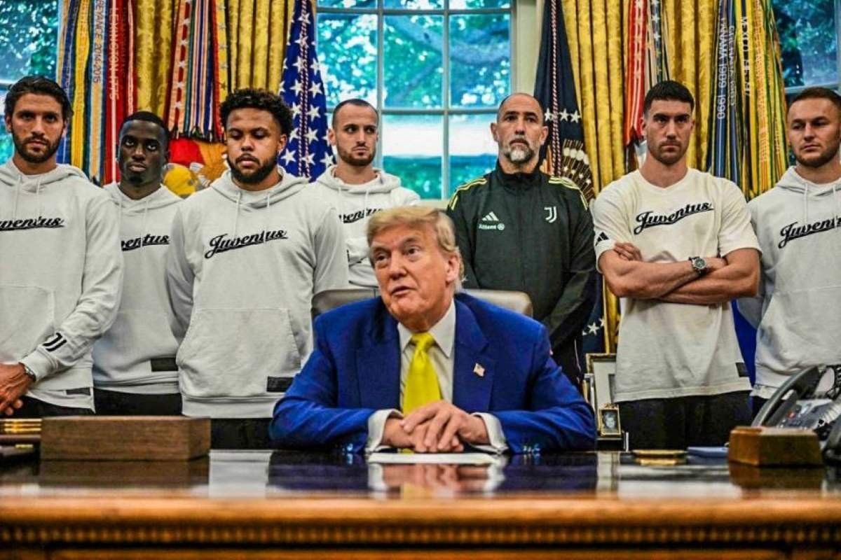 Дональд Трамп "напал" на футболистов в Белом Доме