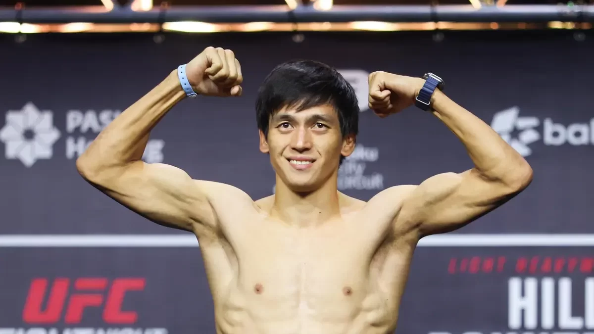 Казахский боец проиграл в UFC