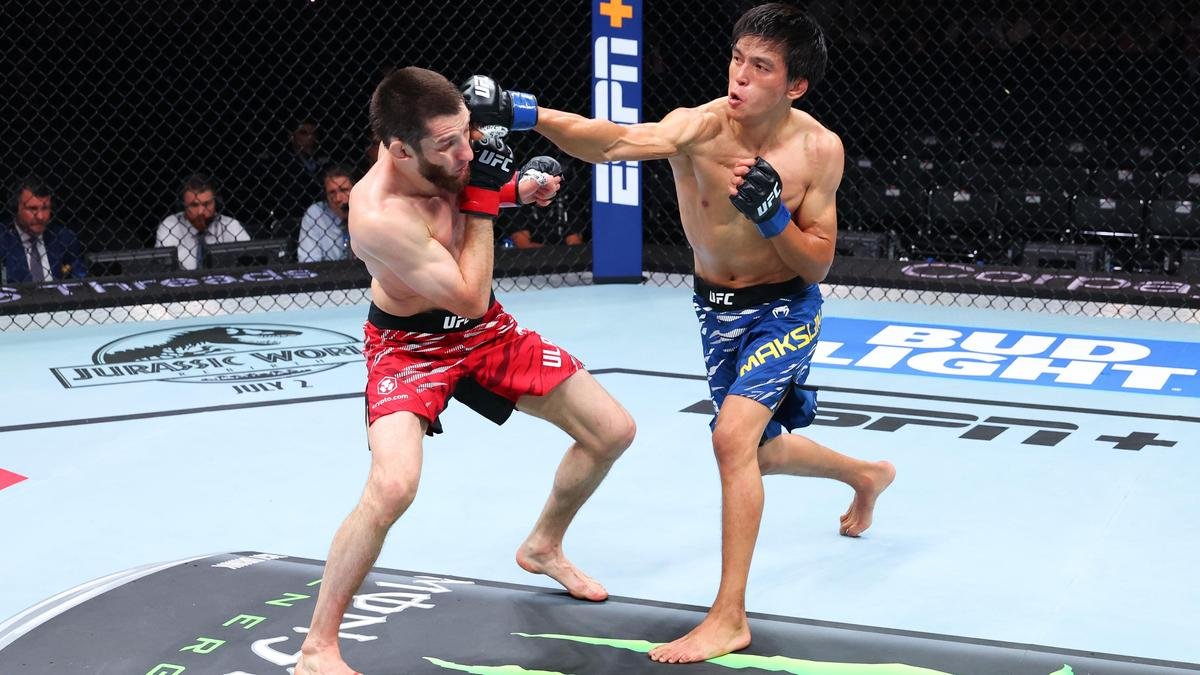 Названы виновники поражения Азата Максума в UFC