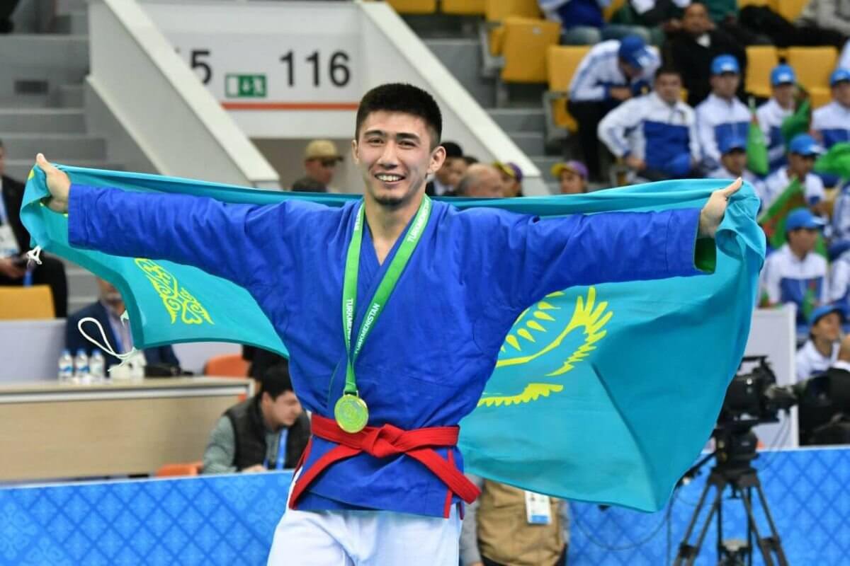 Казахстанского чемпиона мира отстранили от ринга