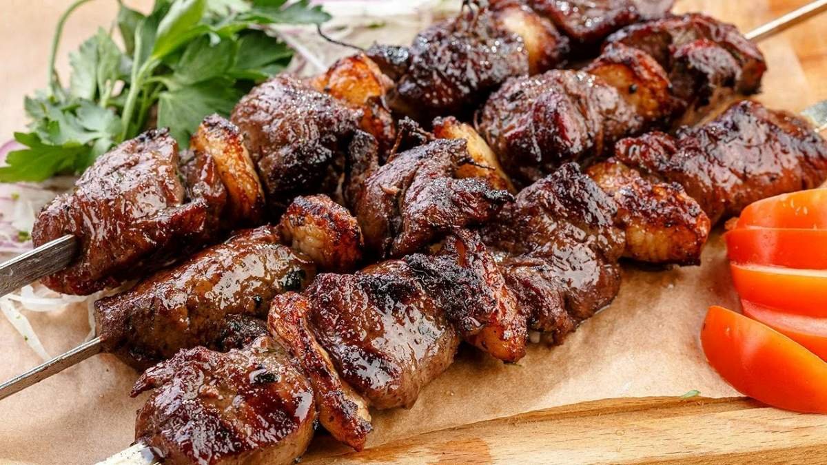 5 лучших маринадов для шашлыка от популярных шеф-поваров