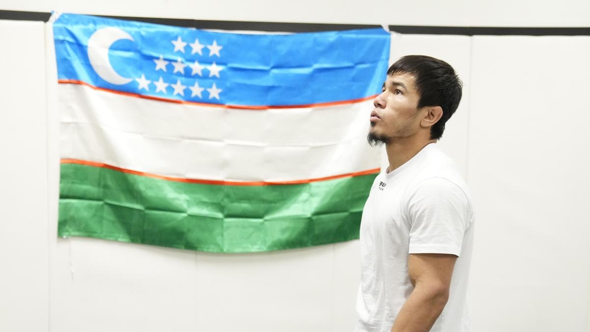 Бой с казахстанцем в Абу-Даби отменён по вине узбекского бойца