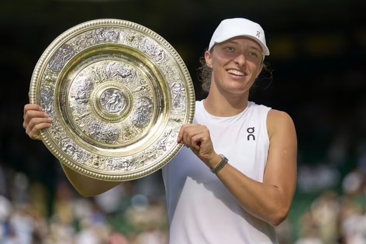 Ига Швёнтек разгромно выиграла Уимблдон-2025