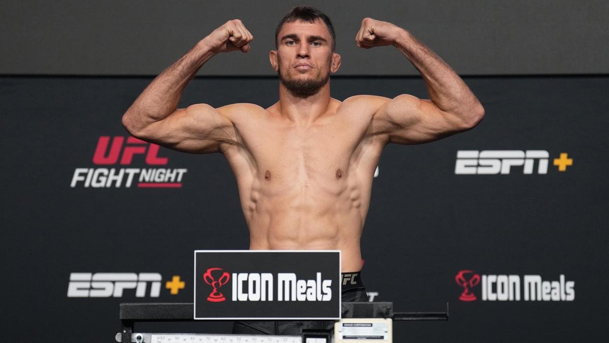 Миллионы: сколько заработал казахстанский боец за бой в UFC?