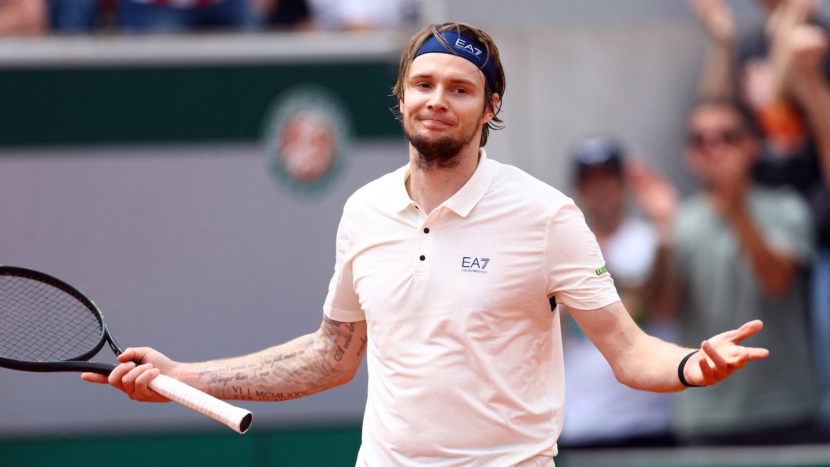 Лучший теннисист Казахстана узнал новую позицию в рейтинге ATP