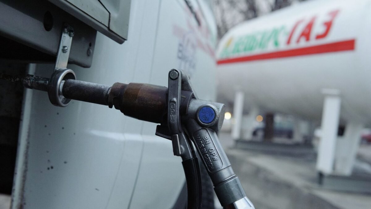 Сразу до 12%: В Казахстане подорожал автогаз