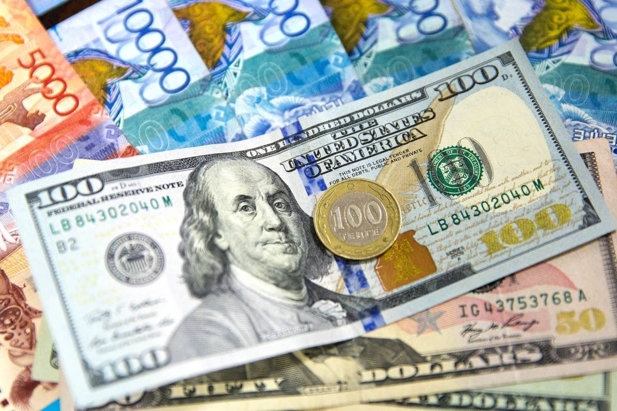 Доллар по 700: в Казахстане прогнозируют крупное падение тенге