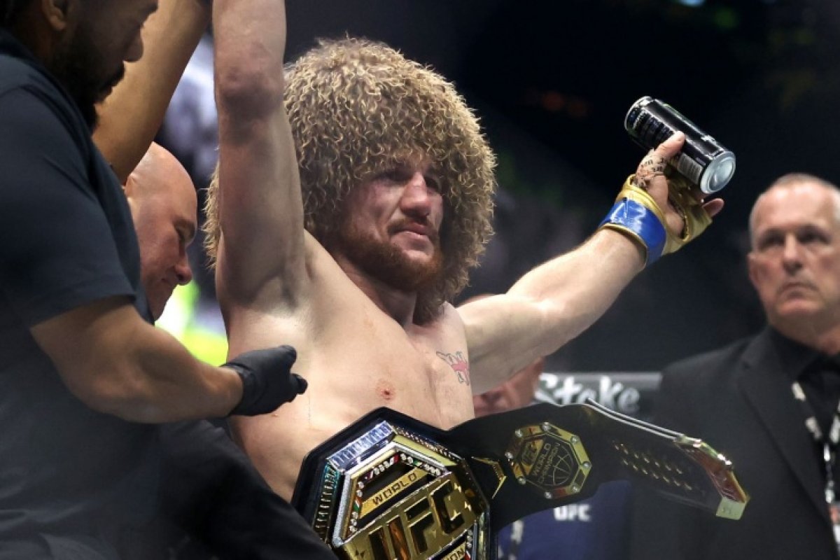 Чемпион UFC ответил на просьбу Макгрегора