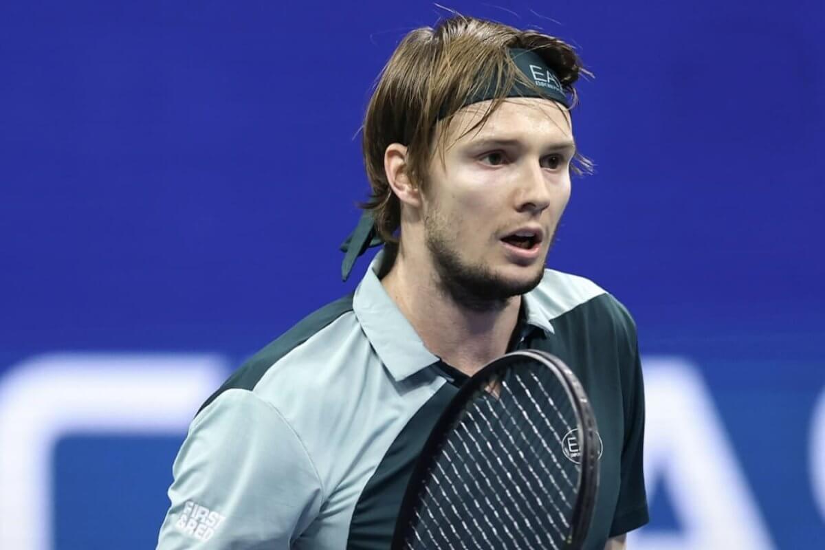 Александр Бублик с претензией обратился к Яннику Синнеру на US Open