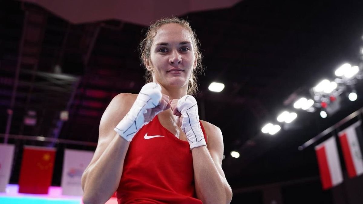 Казахстанская боксерша разгромила соперницу на Чемпионате мира