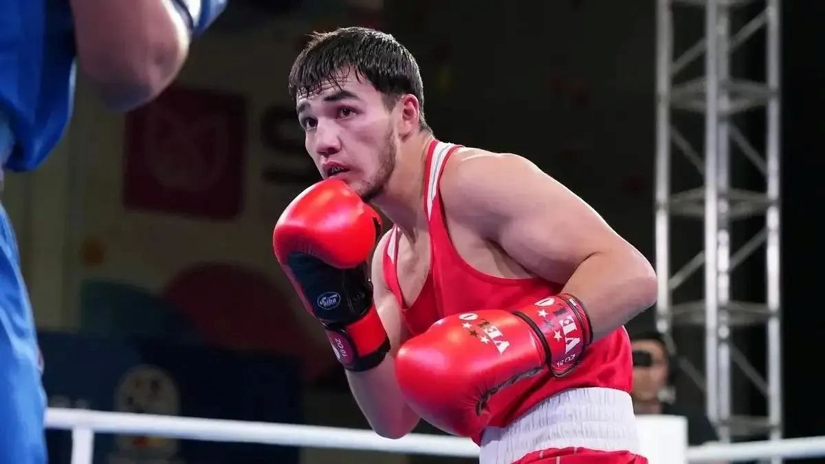 Разгромом завершился бой казаха на Чемпионате Мира по боксу
