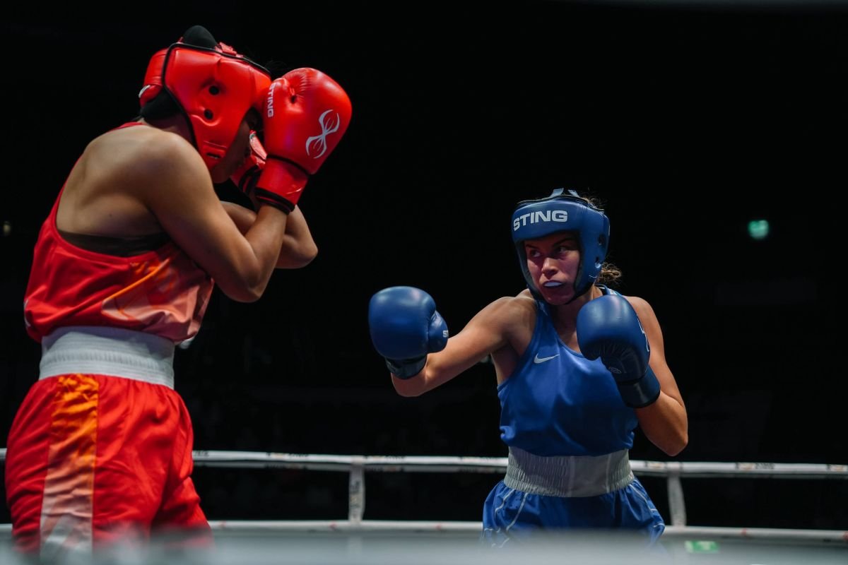Казахстанская боксерша отправила в нокдаун Чемпионку Мира