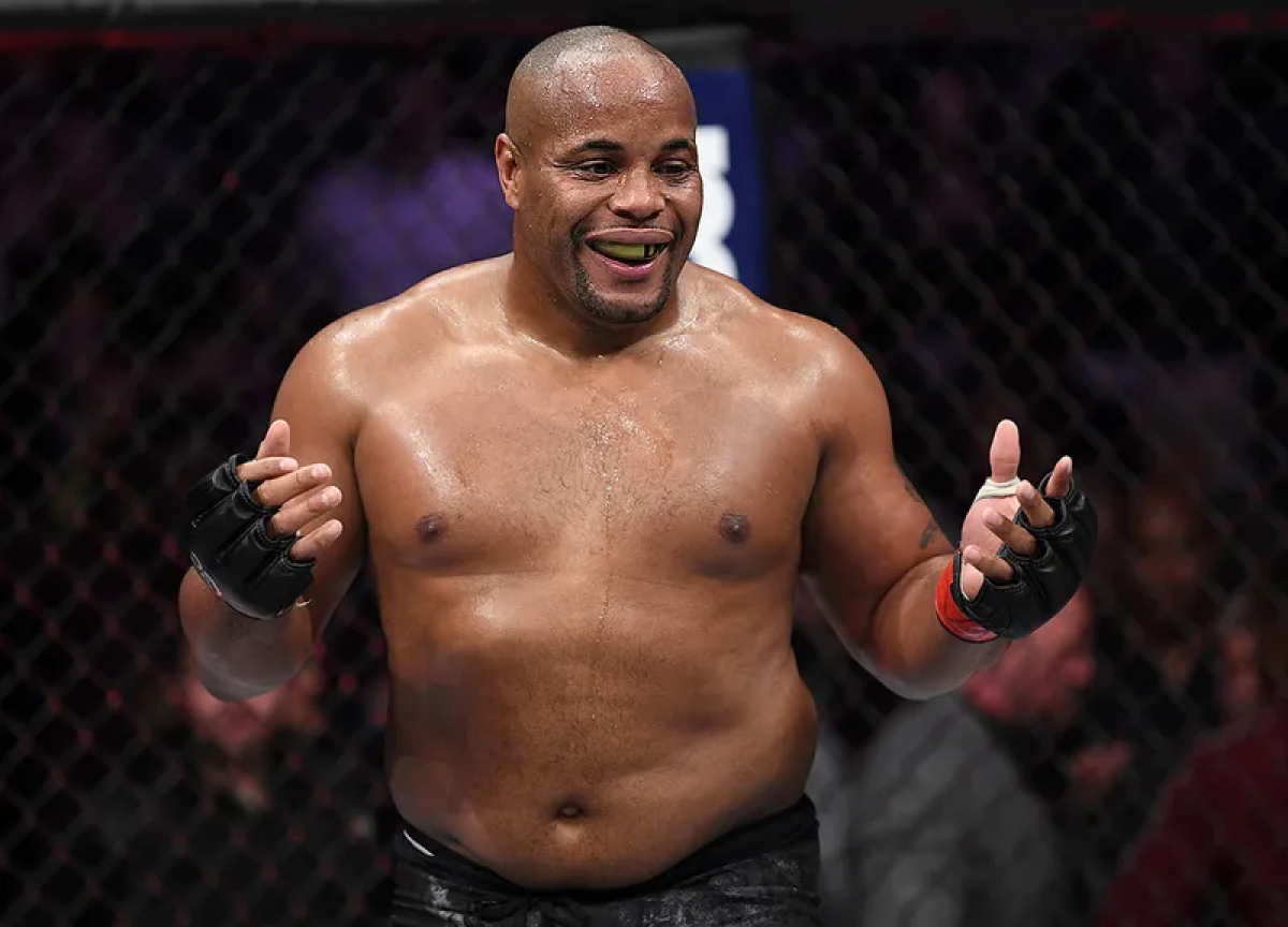 Легенда UFC высказался о будущем сопернике Чимаева