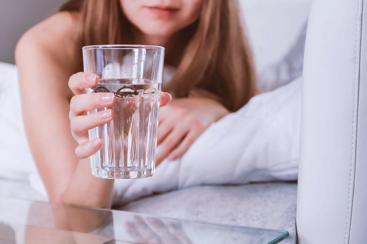 Стакан воды по утрам: маленькая привычка для большой бодрости