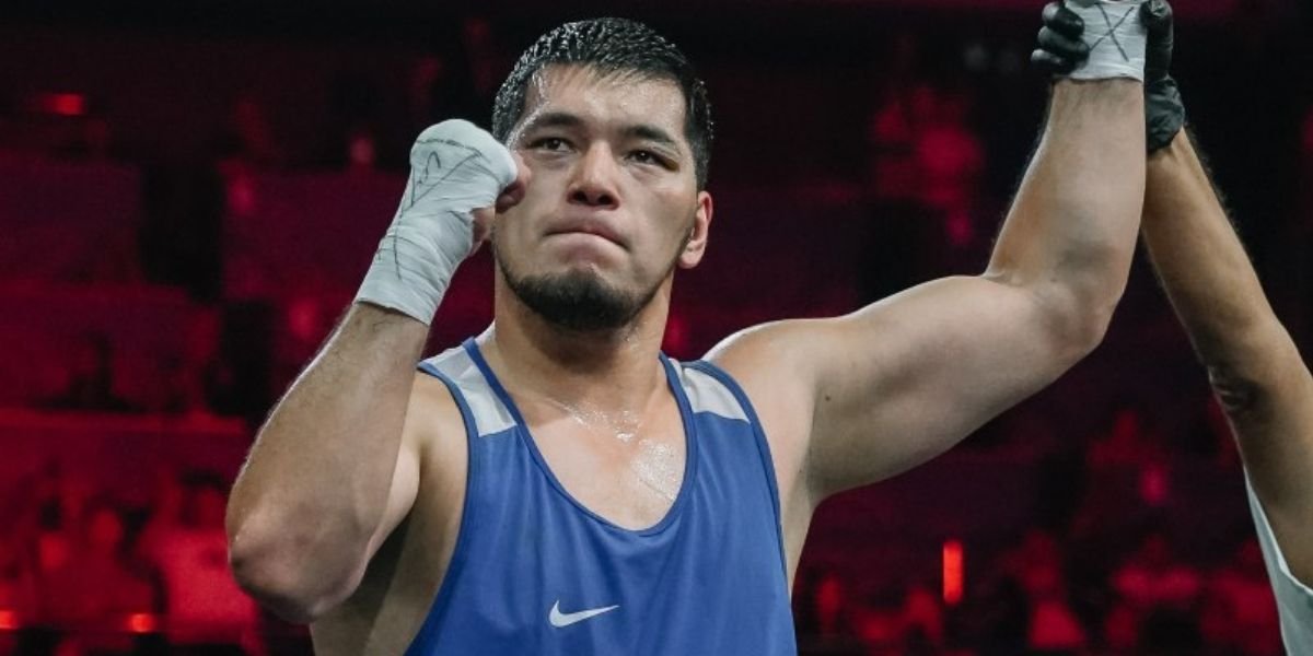 Айбек Оралбай одолел узбека в финале Чемпионата мира по боксу