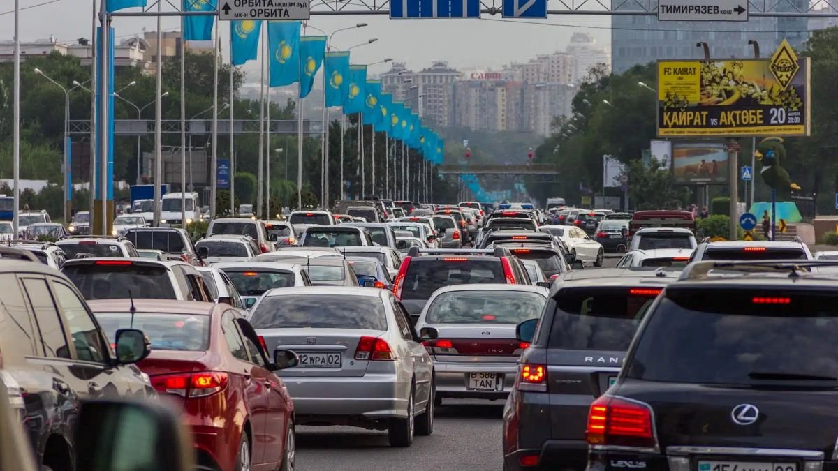 В Алматы обсуждают плату за проезд по городу: Названа возможная цена