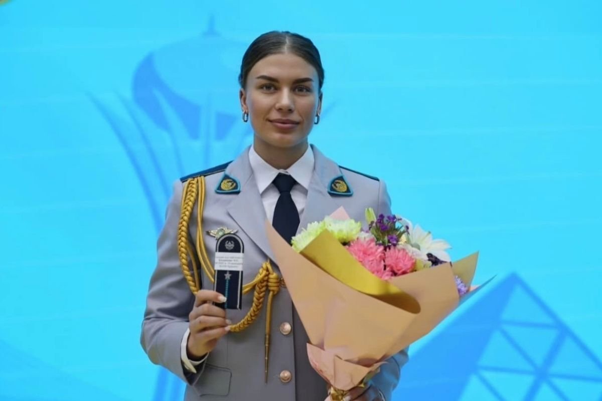 Казахстанская чемпионка мира по боксу стала лейтенантом армии