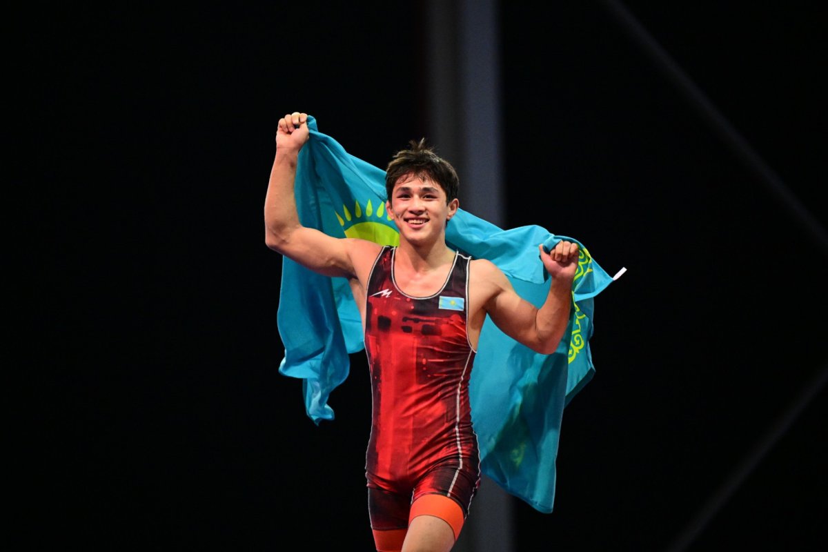 Борец Бекасыл Асамбек завоевал золотую медаль на юношеской Азиаде