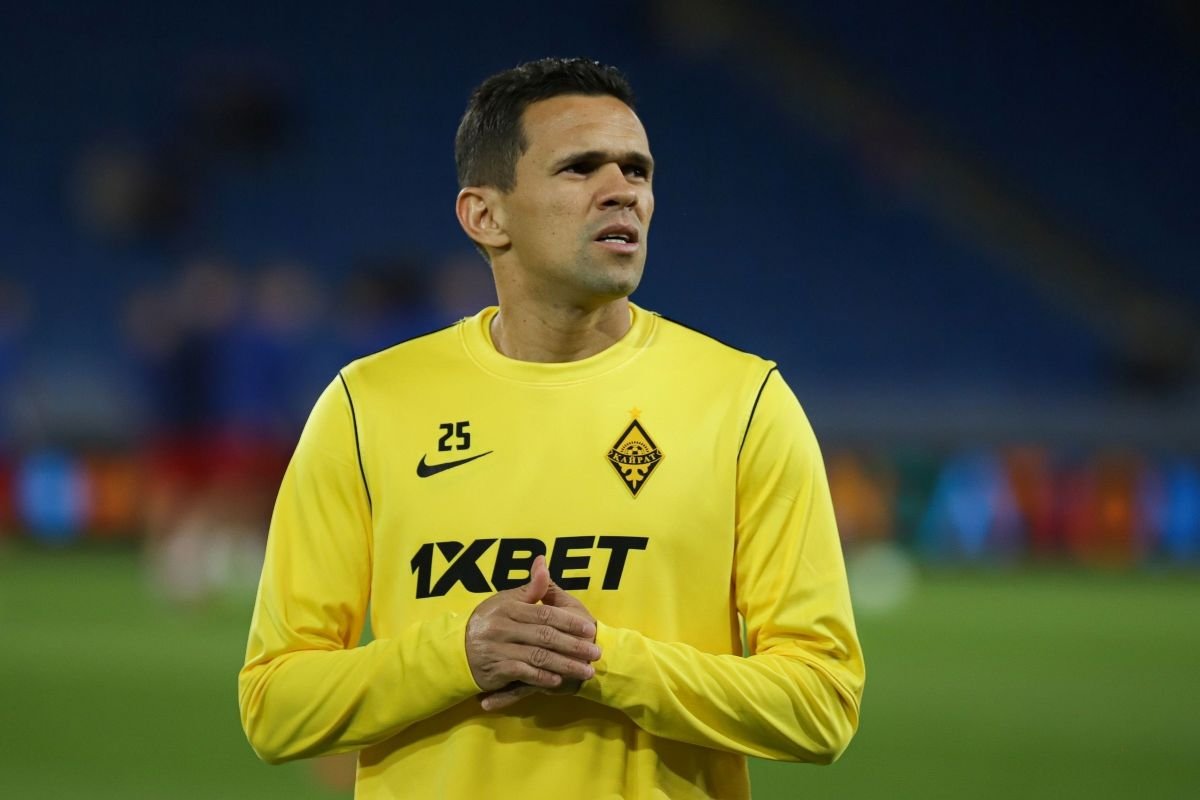 Легенда казахстанского футбола отказался уезжать из страны