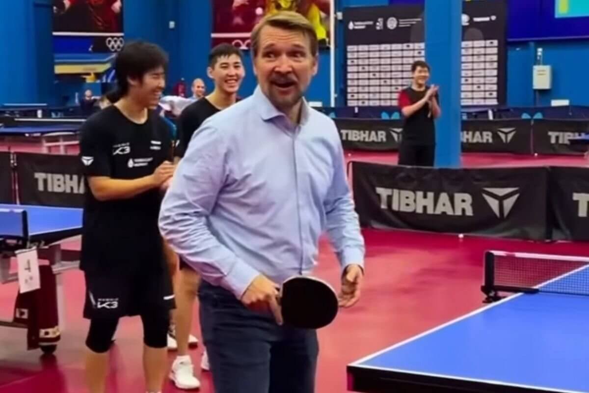 5-летний вундеркинд из Казахстана шокировал чемпиона мира (Видео)