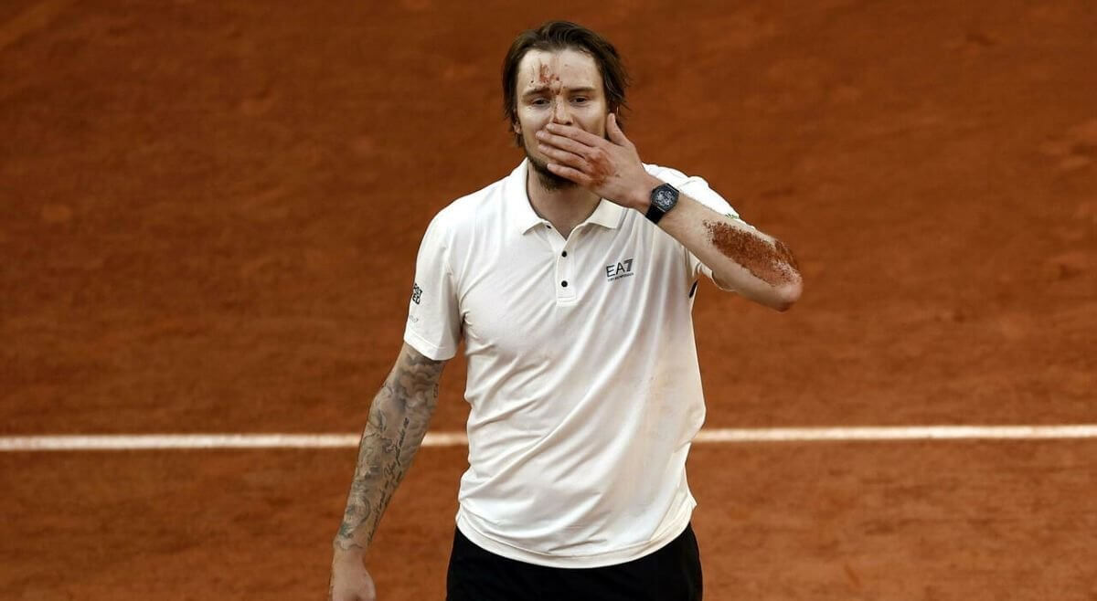 Казахстанский теннисист Александр Бублик заработал сотни миллионов