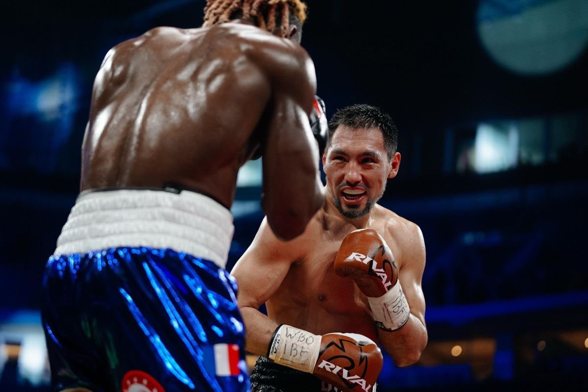 Названа дата боя Жанибека Алимханулы за 4 титула в боксе