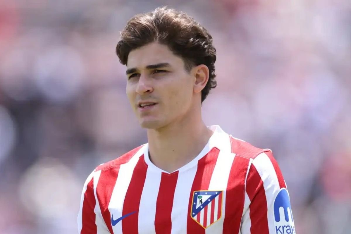 Хулиан Альварес прокомментировал слухи о "Барселоне" и "ПСЖ"