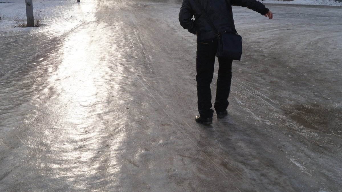 Гололед и штормовое предупреждение: Погода ухудшается в Казахстане