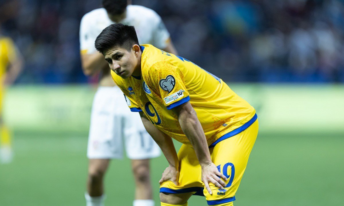 В сборной Казахстана заявили о травме Дастана Сатпаева