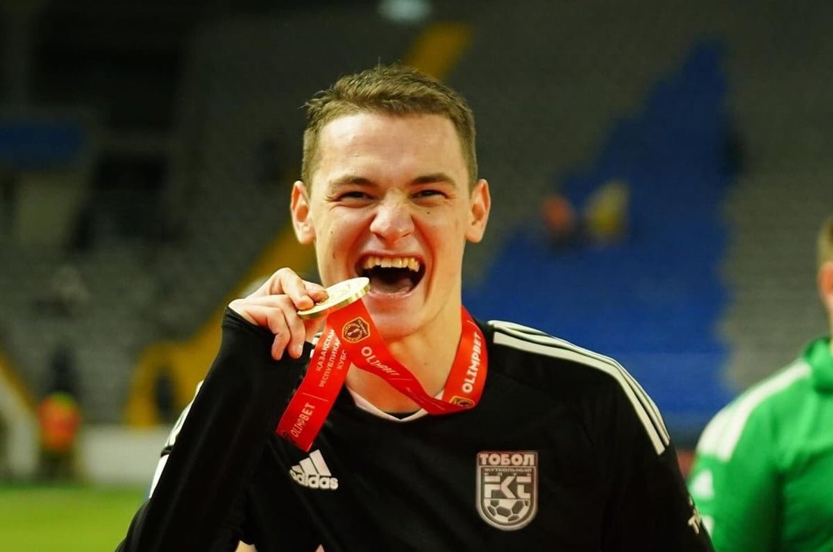 «Игрок рад переезду»: В «Хартсе» раскрыли детали трансфера Чеснокова