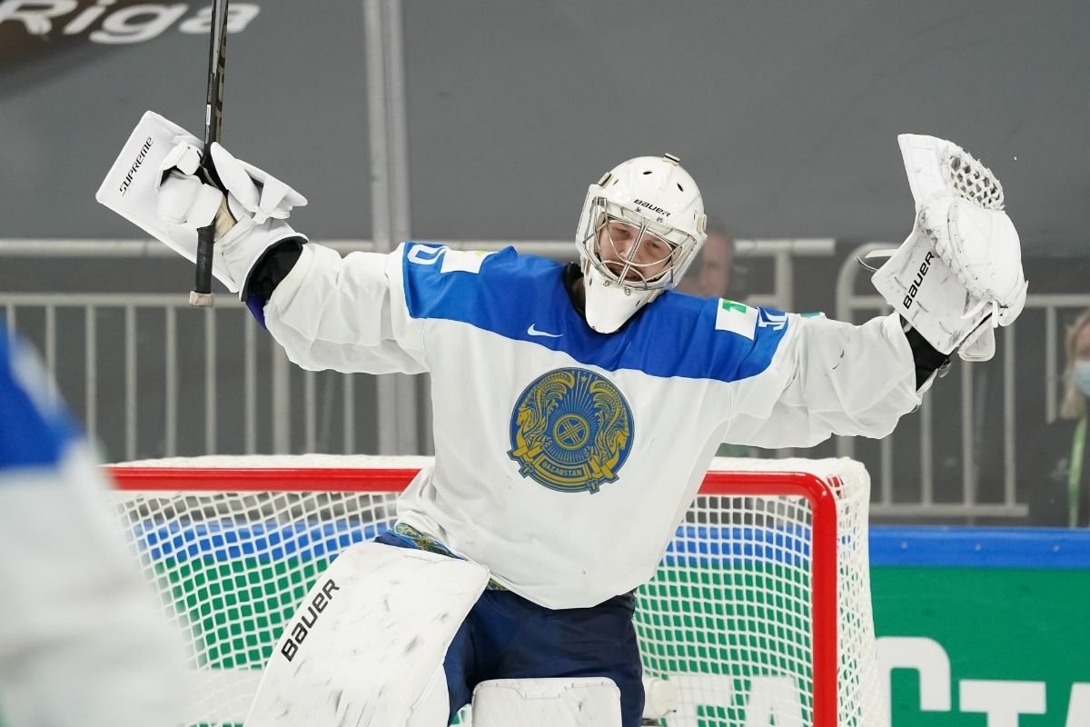 Основной вратарь сборной и «Барыса» начал тренировки после травмы