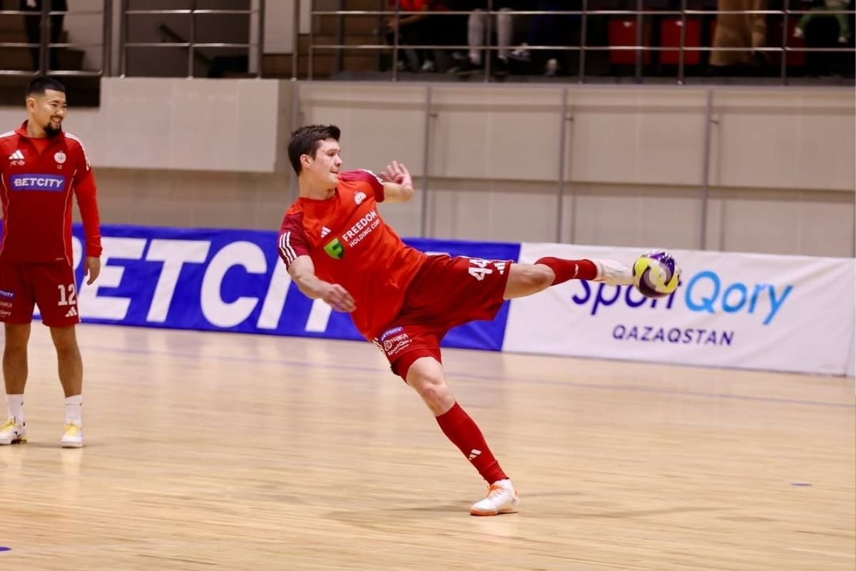 «Кайрат» прилетел в Брюссель на матч Лиги Чемпионов