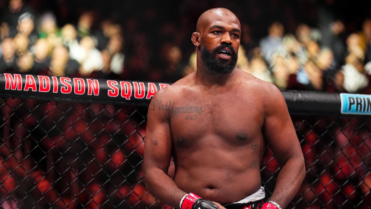 Легендарный боец UFC купил квартиру в Чечне