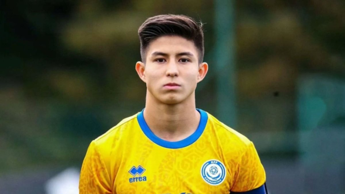 УЕФА отметило достижение Дастана Сатпаева за сборную Казахстана