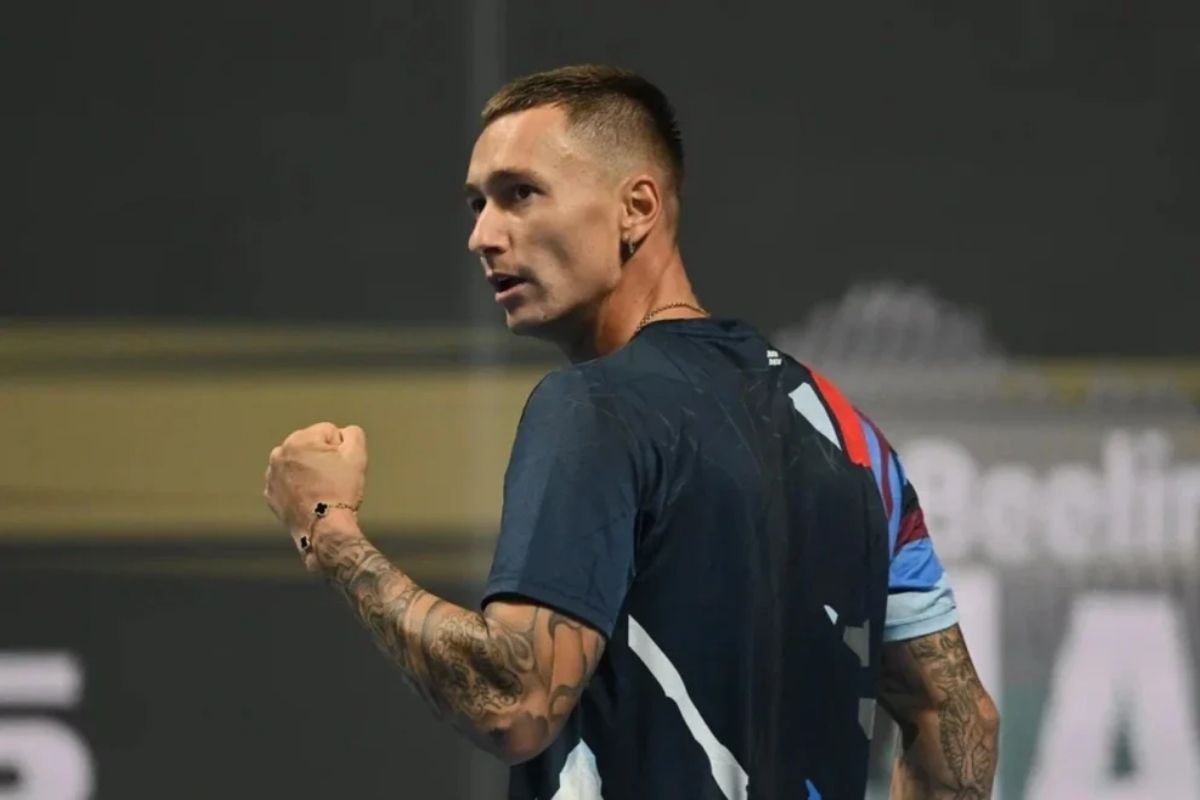 Казахстанский теннисист одержал победу на турнире в Исламабаде: Видео