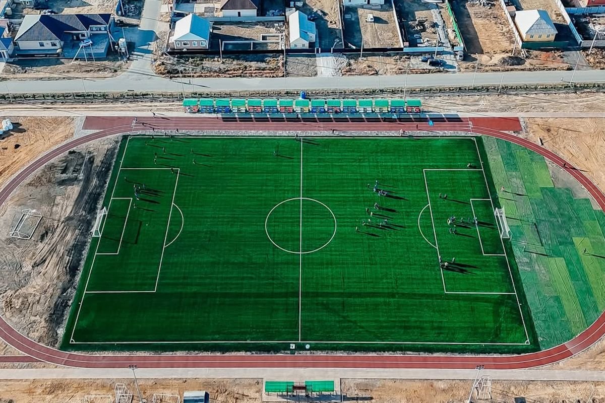 Футбольный функционер Дидар Сыдыкбек открыл новое поле в Атырау