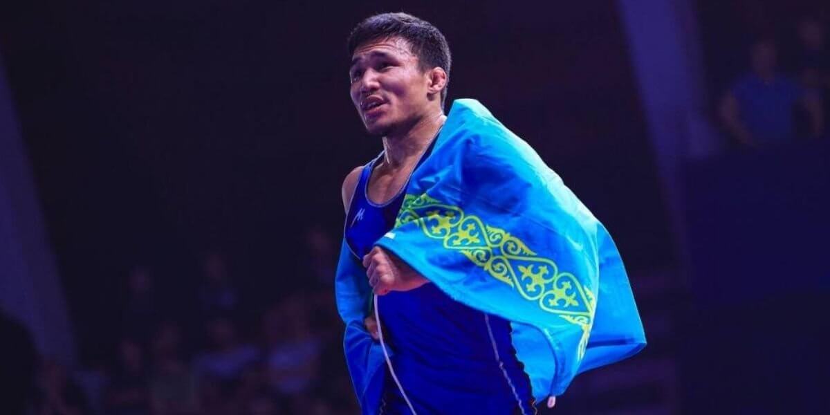 Казахскому чемпиону мира по борьбе подарили квартиру после триумфа