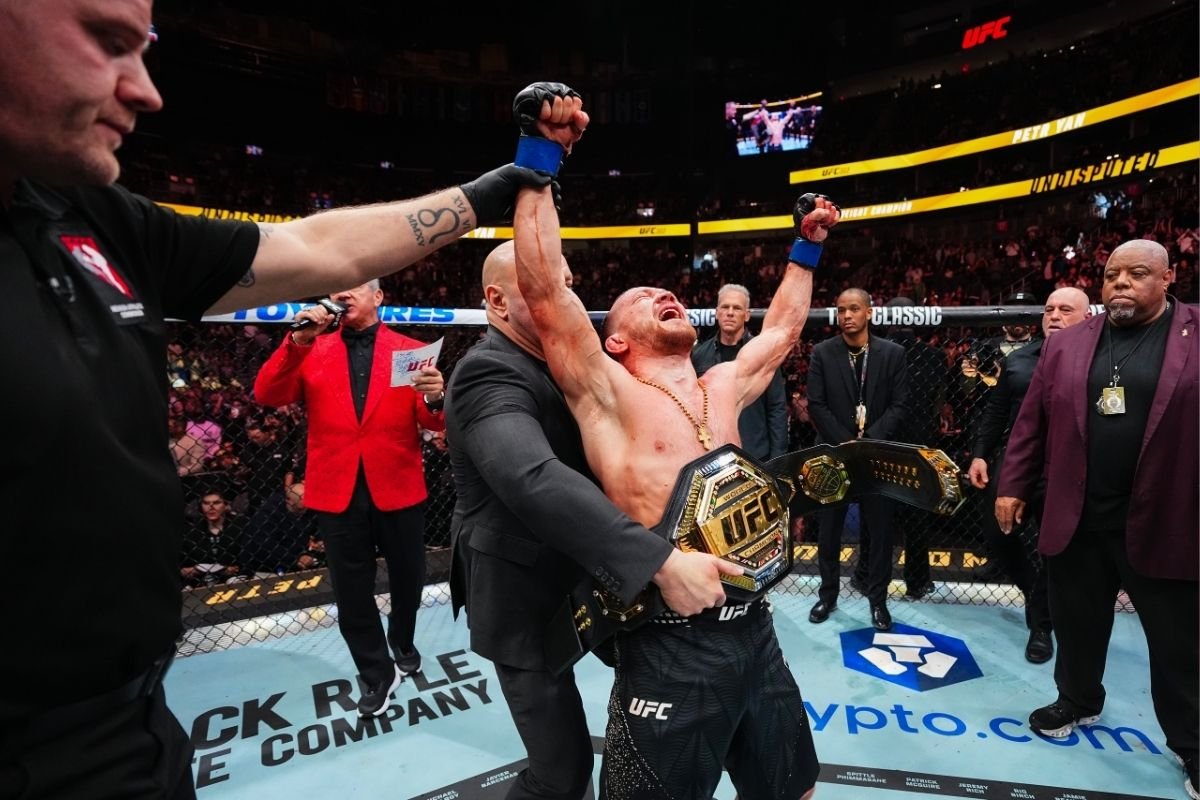 «Сезон реваншей открыт»: Петр Ян разбил Мераба Двалишвили и вернул пояс UFC